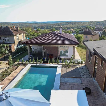 конакъ войнов * Yasna Polyana