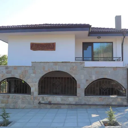 Βίλα конакъ войнов *